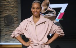 Alicia Keys teases new songs at small show ahead of art fair