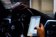 According to a US survey, Android users are better drivers than iPhone users