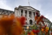 Banks warn of grim prospects for pound as economy slows