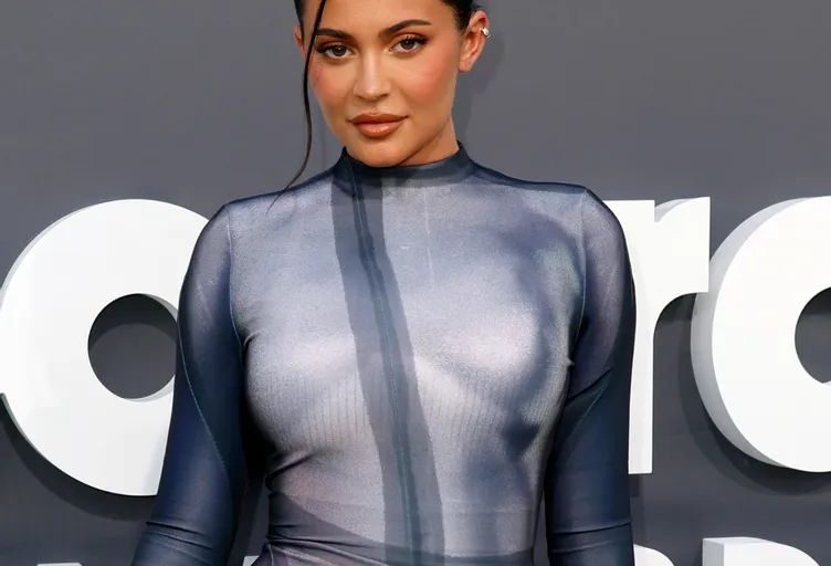 Kylie Jenner shuts down a troll for making a nasty comment about her lips in a new TikTok video