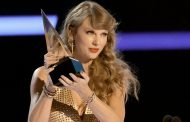 Singer Taylor Swift dominates again at American Music Awards