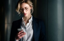 Younger Americans losing money to bad online financial advice