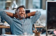 3 tips for protecting your budget during the holidays, from a financial behavior expert