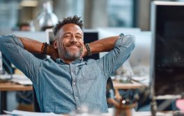 3 tips for protecting your budget during the holidays, from a financial behavior expert